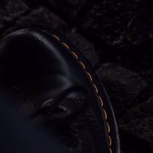 Dr. Martens 采用全溯源性皮革打造标志性设计