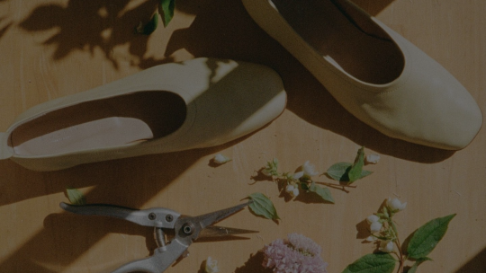 Essen. The minimalist sustainable shoe brand loved by fashion editors