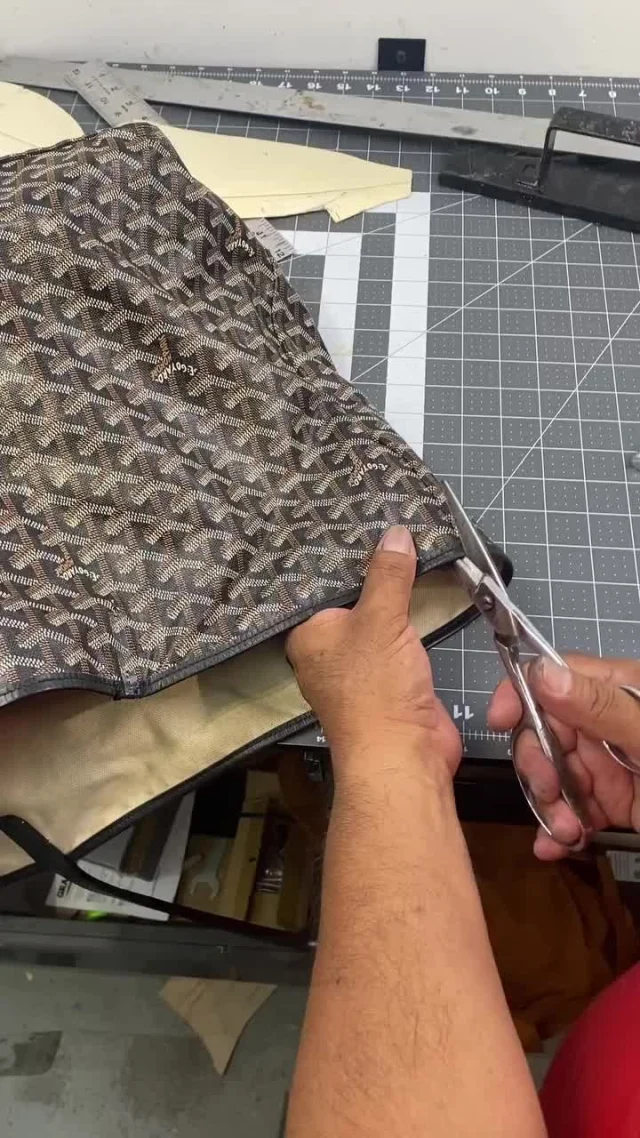 Reworking the classic Goyard leather tote into an everyday bum-bag. What do you think of this transformation?⁠
⁠
via @vincesvillagecobbler